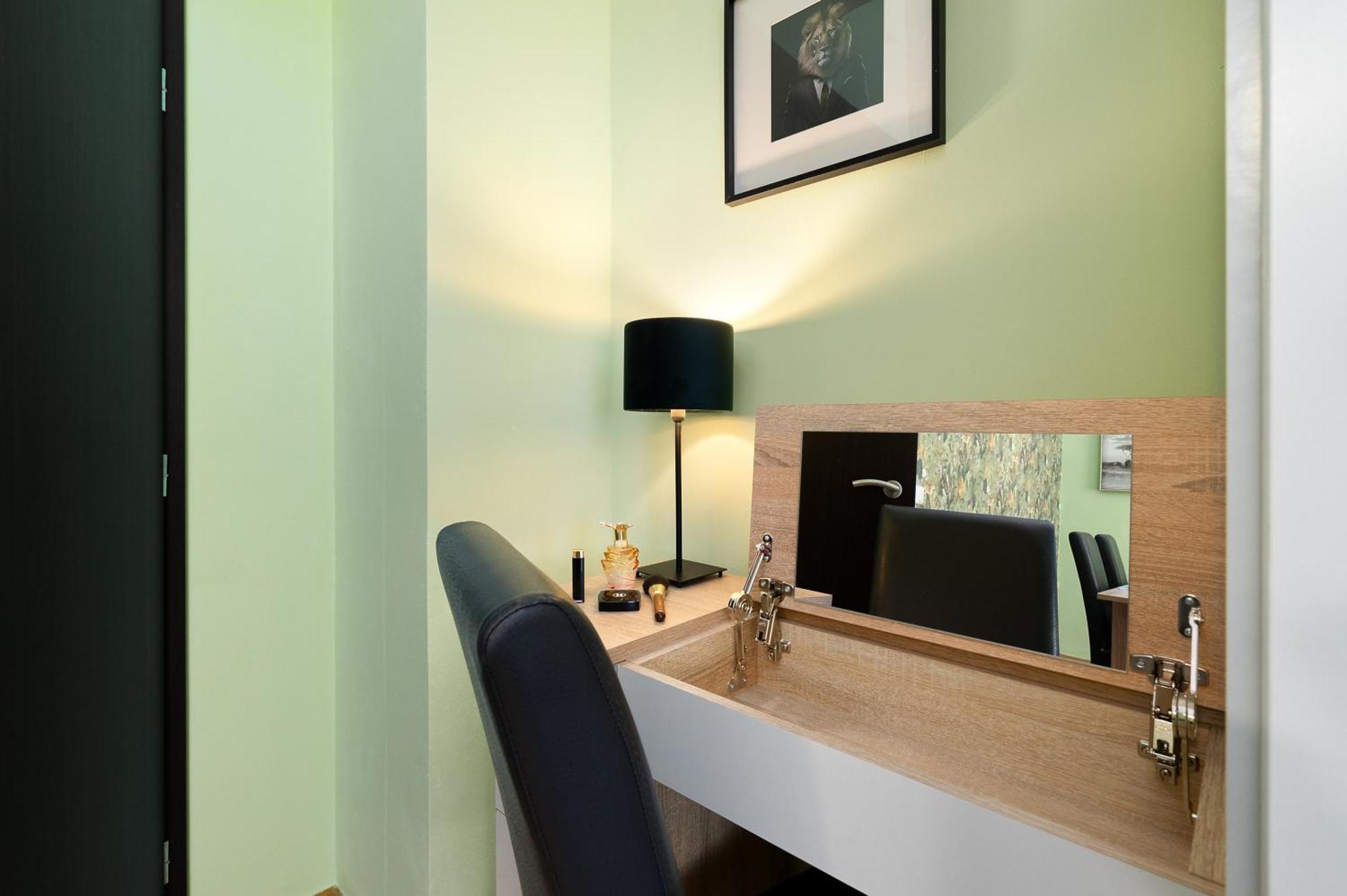 Oasis Apartments At Charles Square Prague Ngoại thất bức ảnh